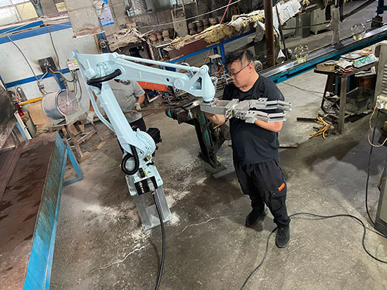 码垛机器人的冬季保温问题