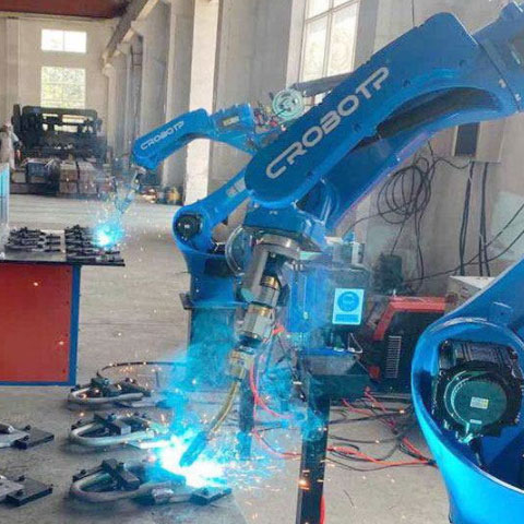 自动焊接机器人贵吗？和人工对比贵便宜？